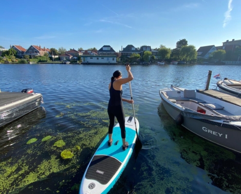 Met een SUP board heb je een sportieve vaartocht.